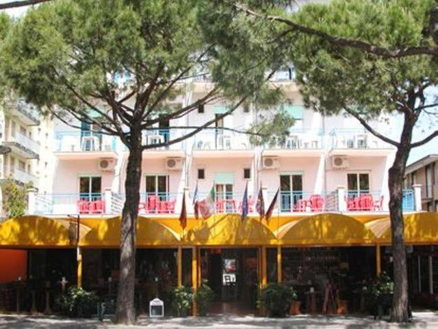 Hotel Canova Lido di Jesolo Exterior photo